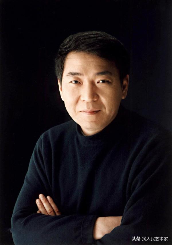 拍出了《渴望》《金婚》《甄嬛傳》等高質量電視劇，被馮小剛戲稱為“二郎神轉世”的鄭曉龍，到底有多牛？