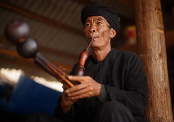 翁丁聽到的獵人頭故事：真的要他們去砍人，小哥倆膽怯了