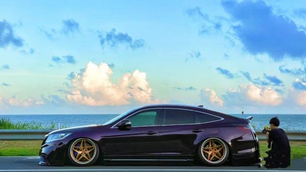 明明長著一張賓士C63的前臉,還說自己是一輛本田? 明明長著一張賓士C63的前臉,還說自己是一輛本田?