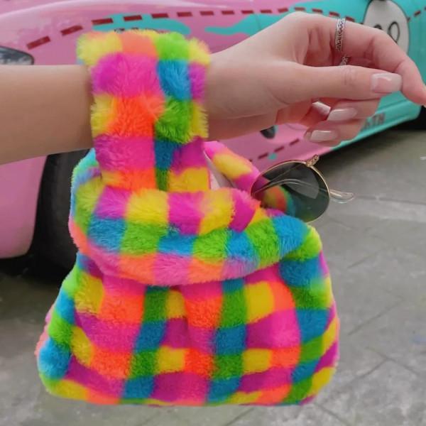 冬天怎麼能少的了這個配飾——毛絨絨小包