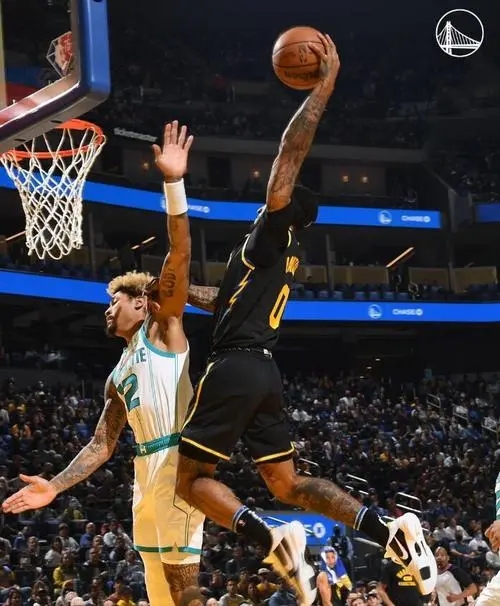 隔扣烏佈雷+搶斷鮑爾,14+5小佩頓成板凳匪徒!167萬勇士賺一悍將 隔扣烏佈雷+搶斷鮑爾,14+5小佩頓成板凳匪徒!167萬勇士賺一悍將