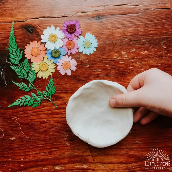 小孩熱衷於撿樹枝、撿石頭、摘花花,那就都來做手工吧 小孩熱衷於撿樹枝、撿石頭、摘花花,那就都來做手工吧