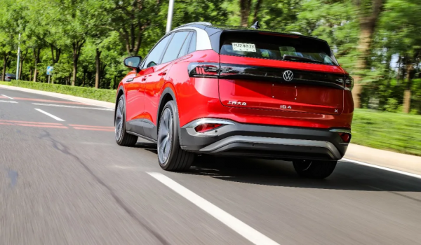 大廠發力很可怕!軸距2765mm空間越級,配超酷“黑科技” 大廠發力很可怕!軸距2765mm空間越級,配超酷“黑科技”