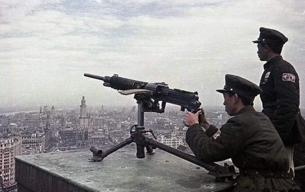 280萬國軍加入解放軍，繳獲30萬挺機槍，蔣介石：用我的人槍打我