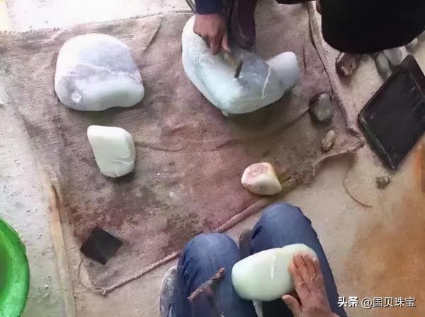 染完幾十年不褪色，和田玉子料造假過程揭秘