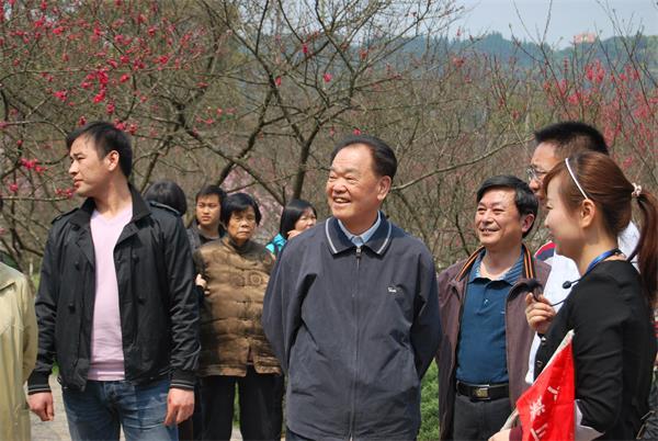 毛致用:曾主政湘贛多年,從副國級位置退休,回鄉帶村民養豬致富 毛致用:曾主政湘贛多年,從副國級位置退休,回鄉帶村民養豬致富