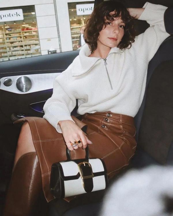 中秋節怎麼穿才能保暖且時尚！翻領毛衣超好看，5招技巧絕不翻車