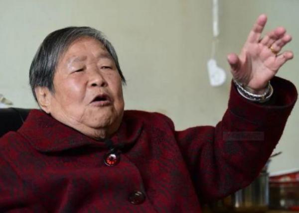 毛主席請14歲小姑娘參加開國大典，遭到拒絕，毛主席：我得見見她