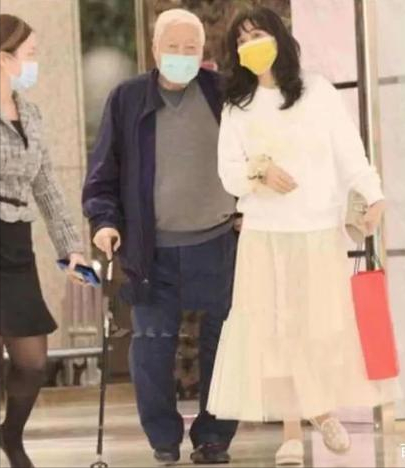 起底李靚蕾媽媽，南僑集團會長紅粉知己