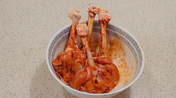 天氣寒冷,碰到這麵包,我絕不手軟,包上大雞腿,吃著真過癮 天氣寒冷,碰到這麵包,我絕不手軟,包上大雞腿,吃著真過癮