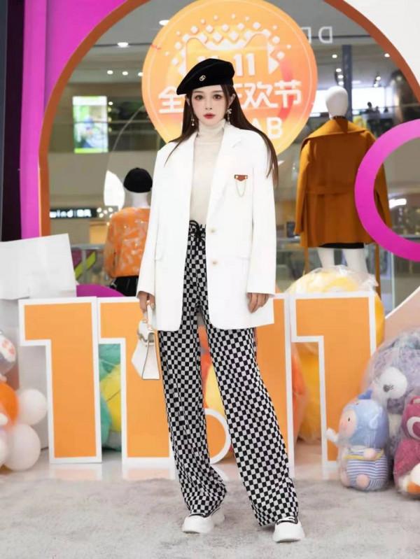 時尚雜誌釘子戶，昆凌、戚薇、毛曉彤都在穿，每套竟百元就能get