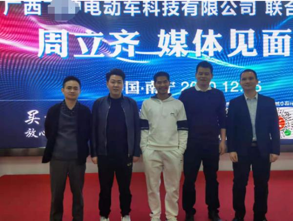 意外走紅的8位大網紅,一個比一個神奇,有人因戴口罩採訪而爆紅 意外走紅的8位大網紅,一個比一個神奇,有人因戴口罩採訪而爆紅