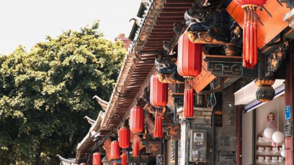 紅河的秋，是哈尼梯田綠如錦、異龍湖畔稻花香、臨安滿是美食香……