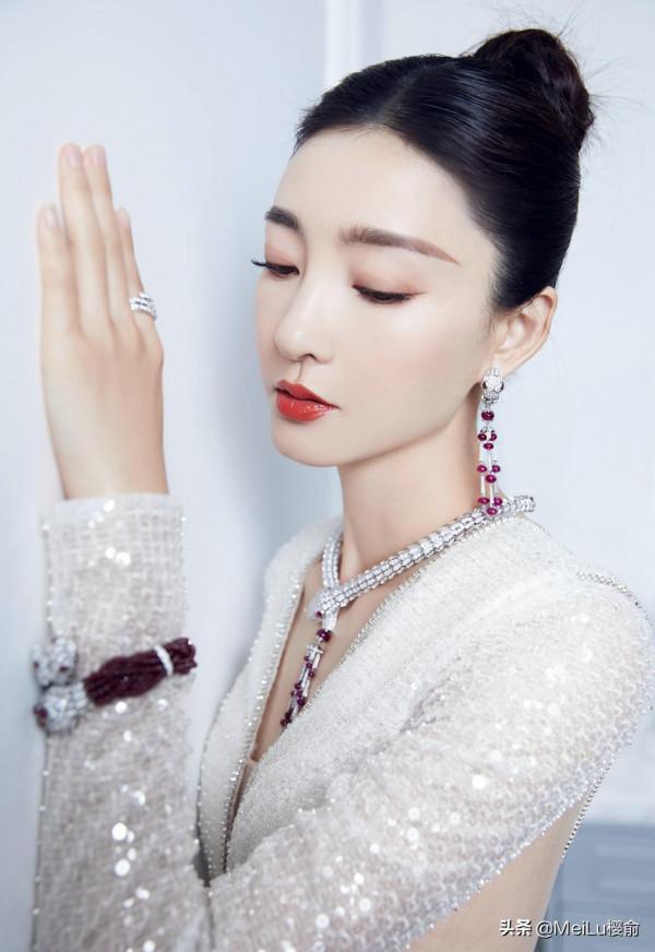 王麗坤膚白氣質好，素顏女神，展現出獨特的魅力