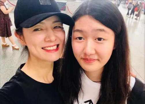 馬豔麗:嫁3婚大15歲導演,將女兒改姓,46歲獨自帶娃 馬豔麗:嫁3婚大15歲導演,將女兒改姓,46歲獨自帶娃