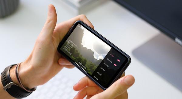 1080P 螢幕的手機看 4K 影片也會更清晰，是真的咩？