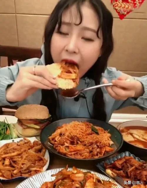 一頓飯能吃20多斤的辛巴徒弟貓妹妹患病住院，宣佈暫退網路休養