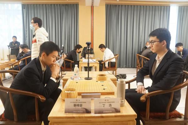 2021圍甲季後賽第二輪第2場圖集：柯羋辜丁頂尖對抗