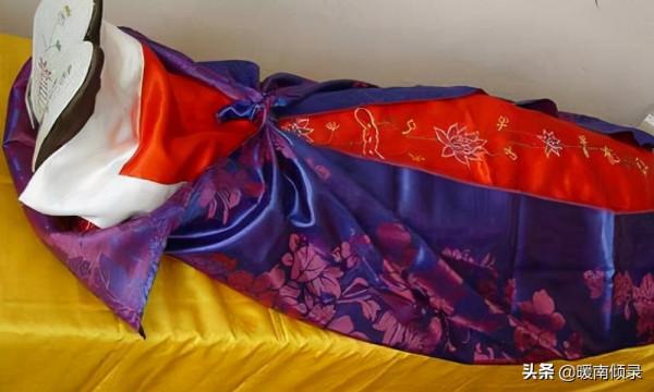 人死後為什麼要穿“壽衣”,這並不是迷信,有一定科學道理 人死後為什麼要穿“壽衣”,這並不是迷信,有一定科學道理