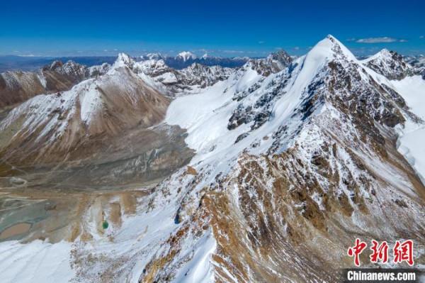 西藏廓瓊崗日冰川風光壯美