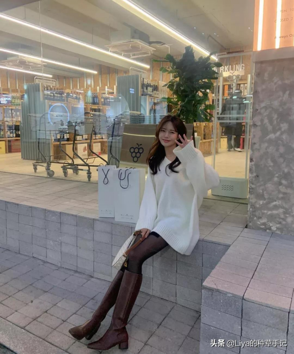 裙子 + 靴子 = 好看 + 高階！美到想報警