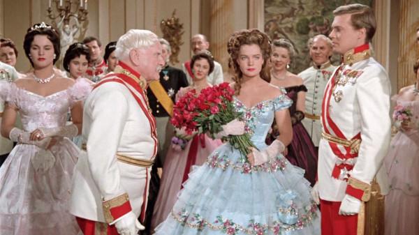 歷史上的茜茜公主為什麼痴迷美容和瘦身？她能掌控的只有她自己