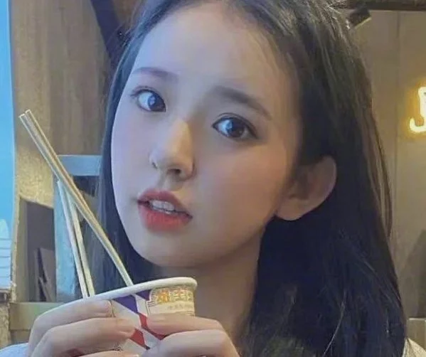 程瀟自稱長得醜基因不好，當小6歲妹妹初次出鏡，才知道真人芭比