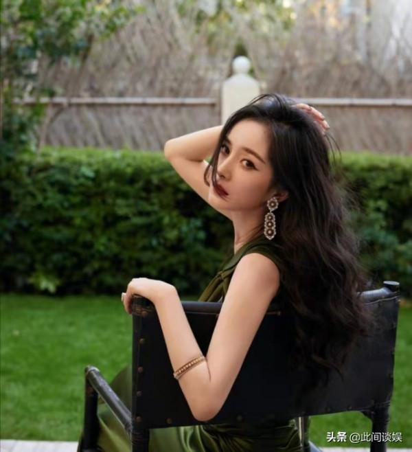 ELLE風尚大典女明星造型，baby熱巴發揮穩定，唐嫣風格不盡人意