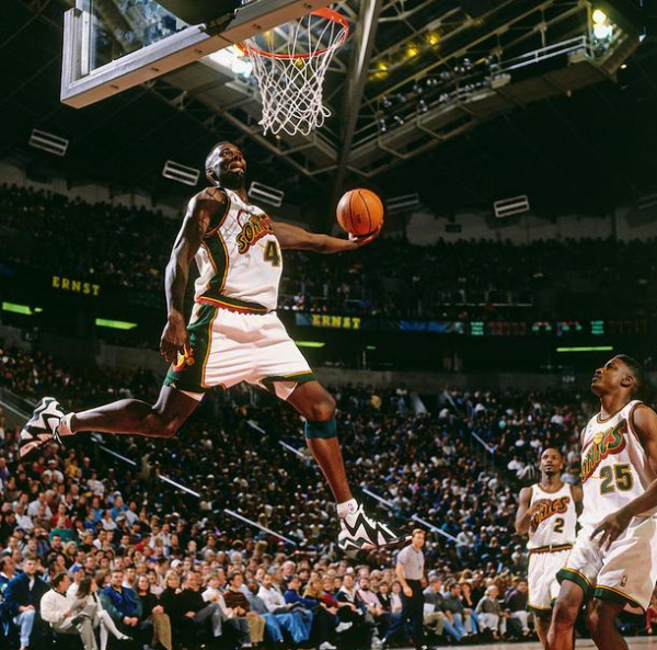 NBA球星破產後有多慘?流浪街頭都不算什麼 姚明前隊友成小偷 NBA球星破產後有多慘?流浪街頭都不算什麼 姚明前隊友成小偷