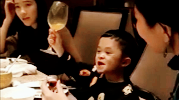 “小馬雲”本就悲慘的人生，卻被資本毀掉的一生，利用完將其拋棄