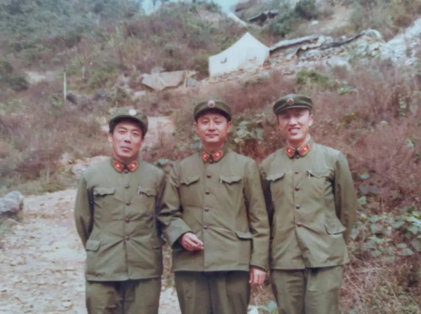 對越反擊戰老山前線，一個越軍夫妻陣地，招來解放軍炮火猛打