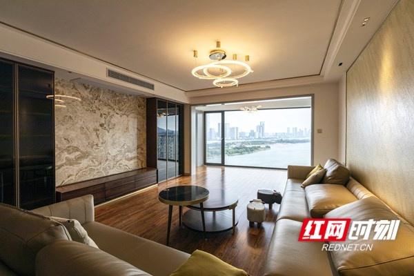 最美陽臺丨臨窗一覽湘江景，詩和遠方就在你的眼前