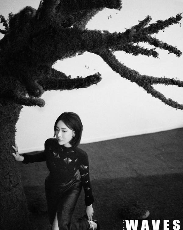 陳數利落的西服套裝都能完美適配,在古風韻味中盡顯俠女風範 陳數利落的西服套裝都能完美適配,在古風韻味中盡顯俠女風範