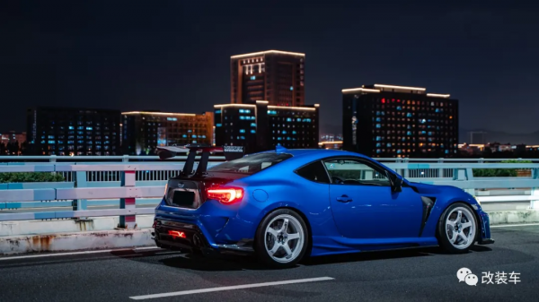 改裝清單遠超18cm的斯巴魯BRZ，試遍OHLINS、ARAGOSTA和KW避震