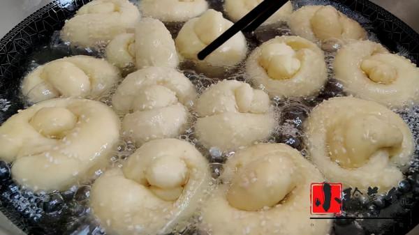 過年必備炸果子,教你更好吃的做法,不幹不硬香酥柔軟,做法簡單 過年必備炸果子,教你更好吃的做法,不幹不硬香酥柔軟,做法簡單