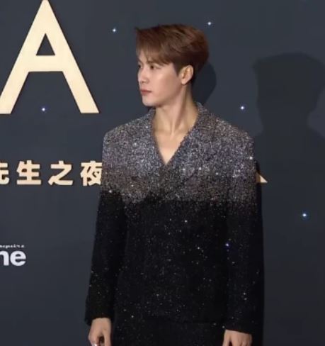 2022年第一場紅毯，在北京零下十幾度的寒風中，女明星們爭奇鬥豔