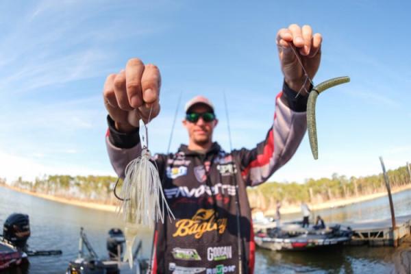 尼爾贏得 2022 年 MLF 職業巡迴賽Sam Rayburn站冠軍