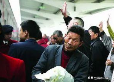 2005年，湖南老漢揹著工友屍體走了半個中國，稱：為了落葉歸根