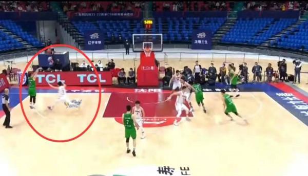 如果沒有特殊訓練過，“被墊腳”就是一個大機率事件