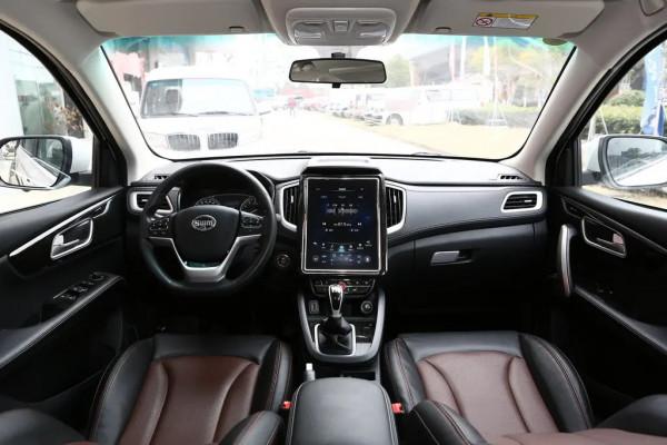 五菱宏光S3對比斯威X7，國產中型SUV如何選擇？