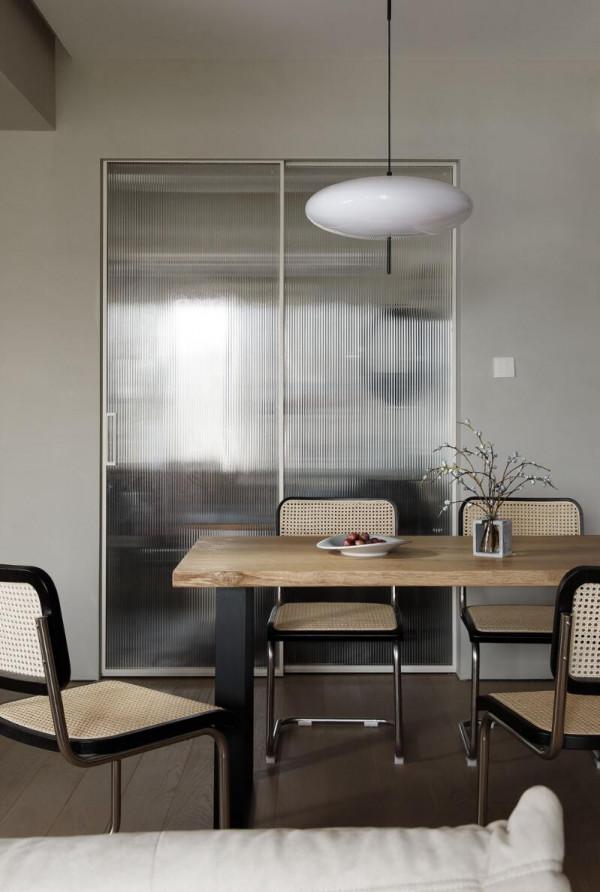 三室改一室,圍合式客廳,這位獨居的女生,彷彿將生活過成了詩 三室改一室,圍合式客廳,這位獨居的女生,彷彿將生活過成了詩