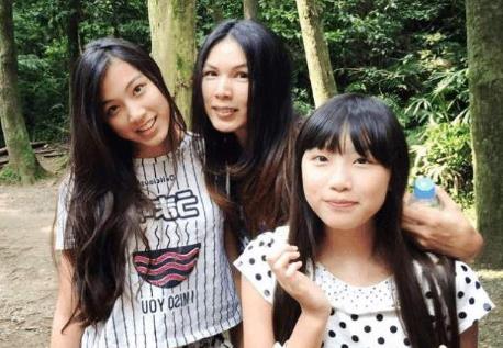 52歲游鴻明現身商演,露天舞臺環境簡陋,學霸女兒顏值高疑想出道 52歲游鴻明現身商演,露天舞臺環境簡陋,學霸女兒顏值高疑想出道