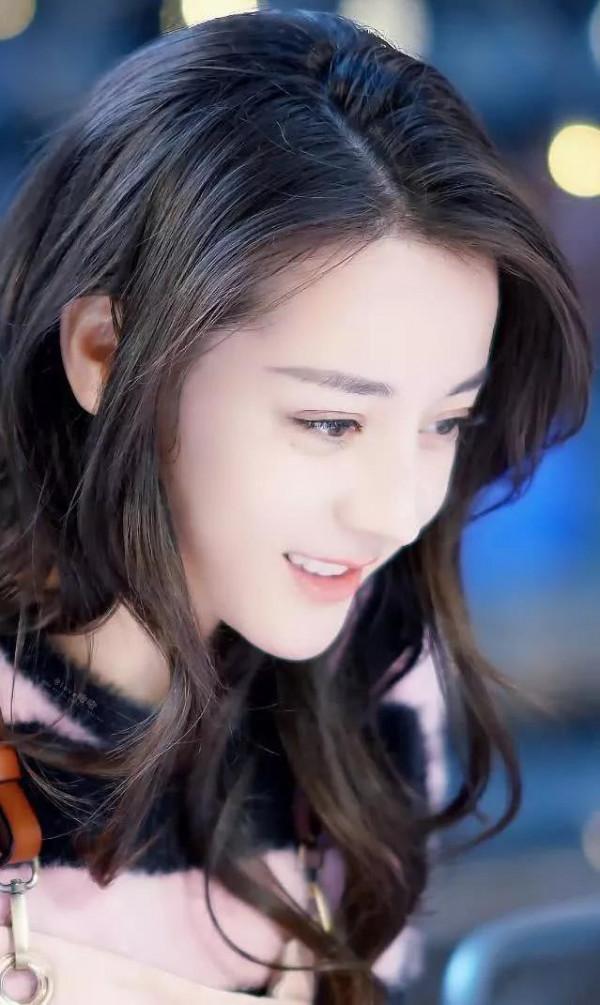 今日女的迪麗熱巴 今日女的迪麗熱巴