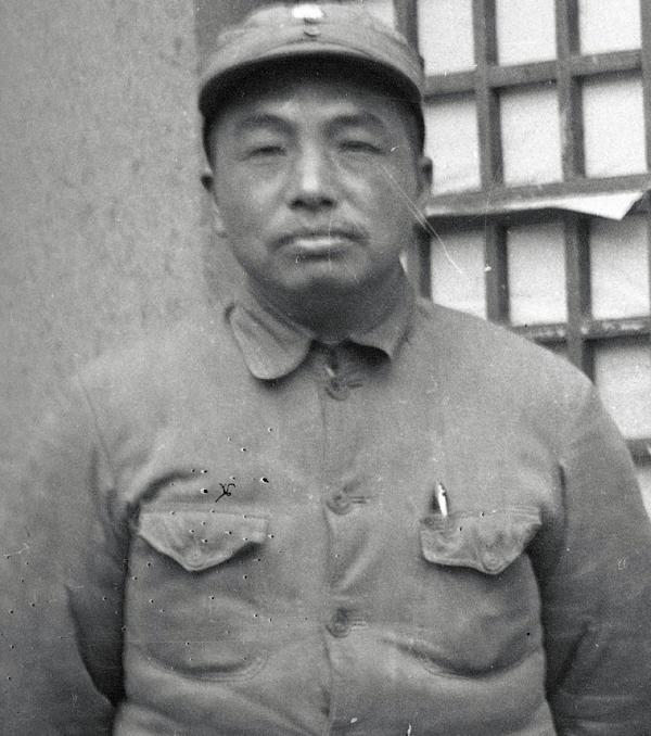 一向直爽敢言的彭德懷，因何在毛主席與王明之間少見地選擇沉默？