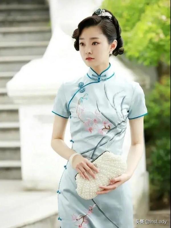 我的社恐女同事，一到年會就變名媛了？