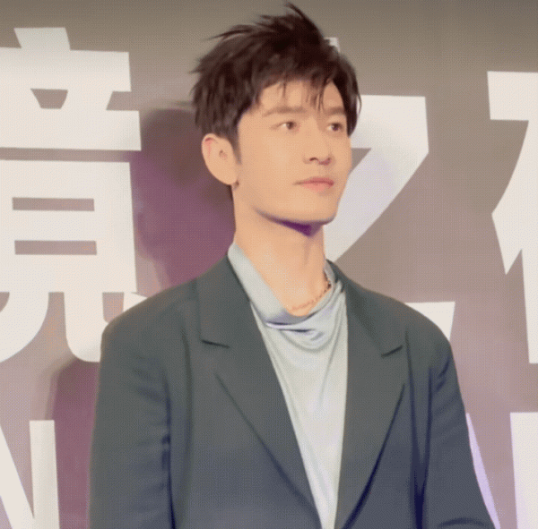 凹凸不平、眼睛擠成一條縫,“發麵饅頭”臉毀了多少高顏值明星? 凹凸不平、眼睛擠成一條縫,“發麵饅頭”臉毀了多少高顏值明星?