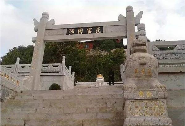 四大古墓：一個不敢挖，一個挖不動，一個找不到，一個在海里