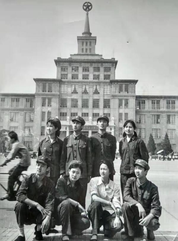 曾是軍博講解員的凱麗 在央視紅色故事節目裡共情投入，真的好棒