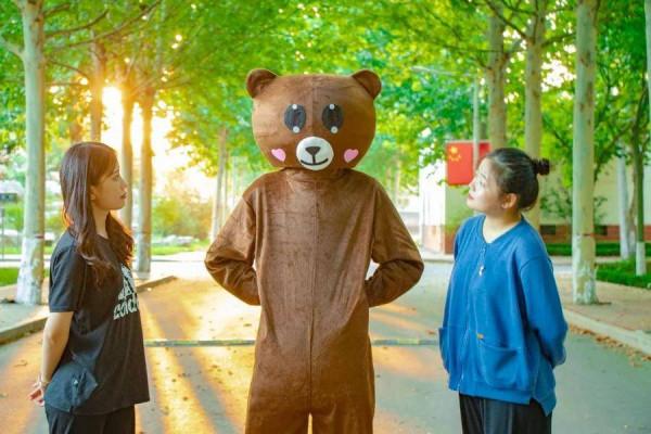 放飛自我的一天！山東工業職業學院的校園，布朗熊與你邂逅