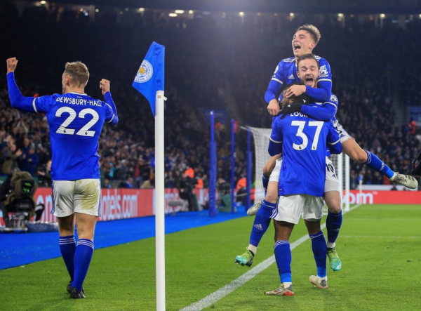 0-1!英超第2爆大冷,羅傑斯神換人,薩拉赫點球罰丟+空門不進 0-1!英超第2爆大冷,羅傑斯神換人,薩拉赫點球罰丟+空門不進